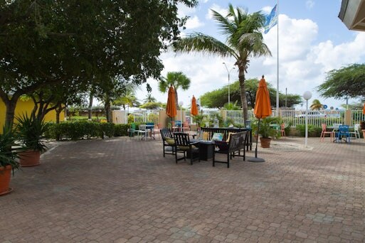 MVC Eagle Beach Aruba hotel with a twist and a shout TTT