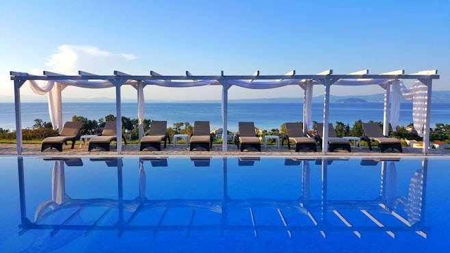 Bungalow White Apartments and Suits