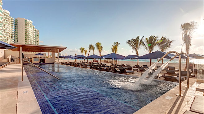 Royalton CHIC Suites Cancun