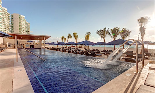 Royalton CHIC Suites Cancun