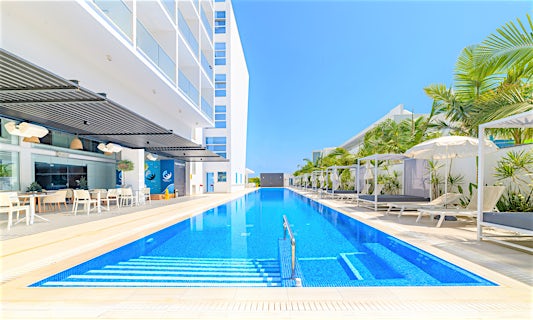 Tasia Maris Seasons Hotel