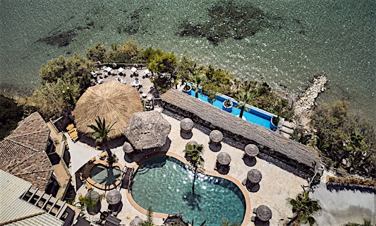 Gloria Maris Hotel & Suites