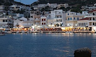 hamnen-ikarpathos-stad-grekland